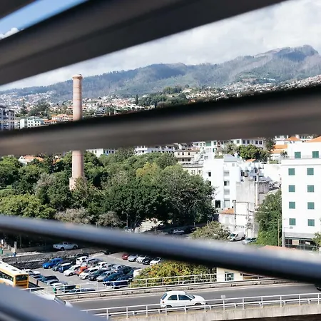 Penthouse 5 De Outubro פונשל